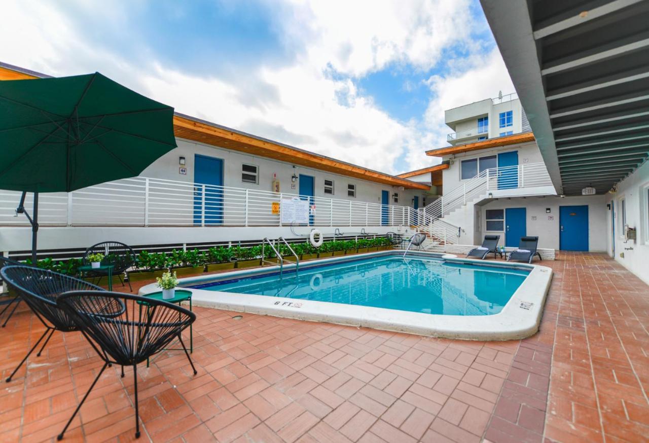 Cozy 1 Bedroom With Pool Steps From The Beach #47 Hollywood Esterno foto